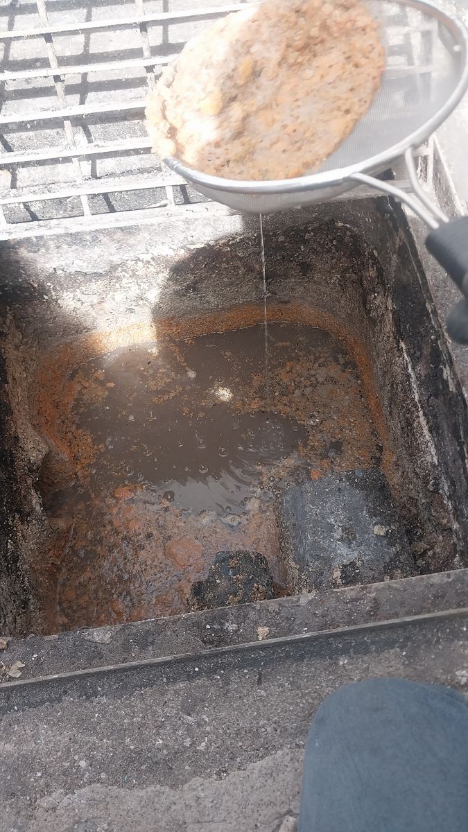 화곡동 집수정에서 떠낸 찌꺼기